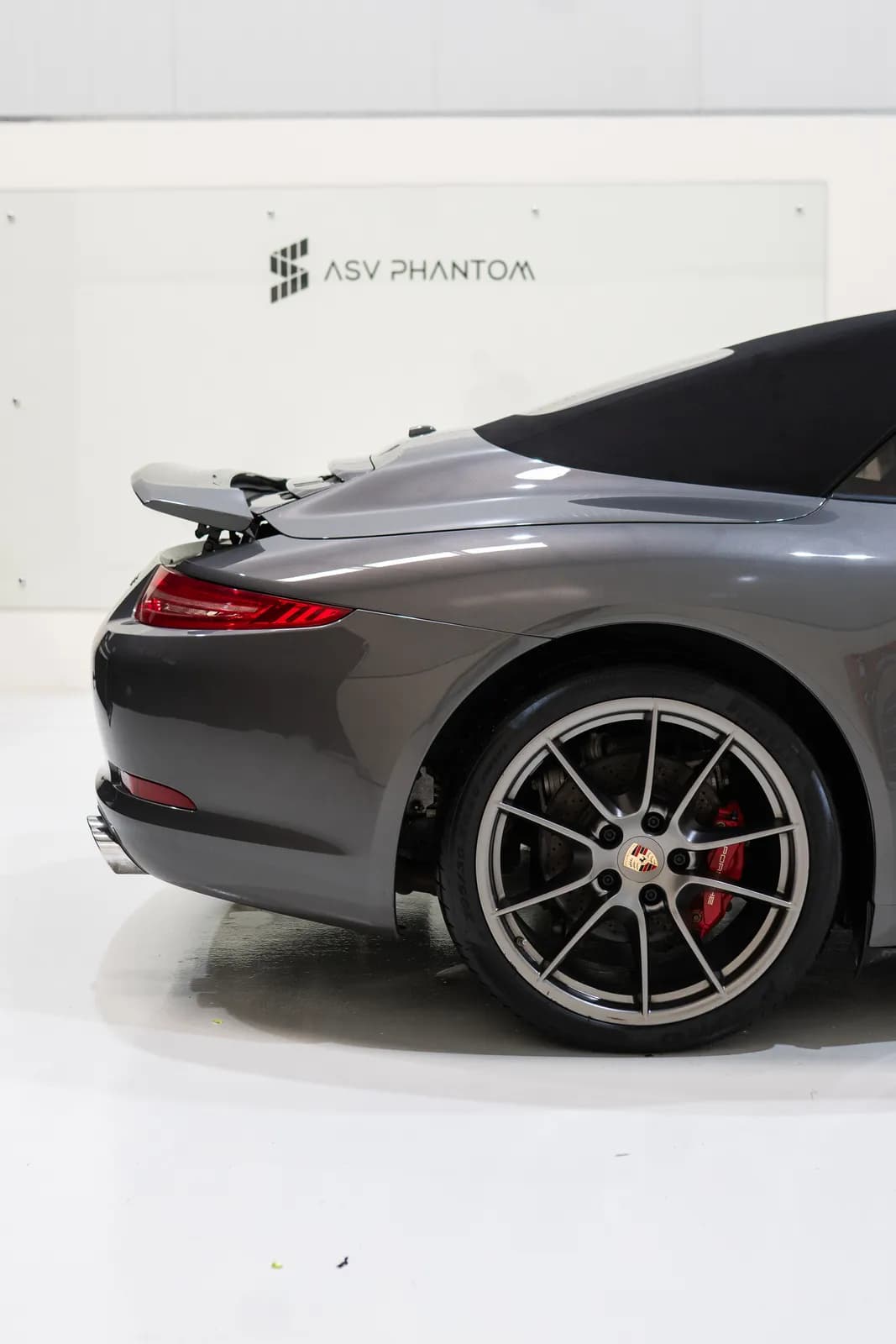 Porsche 911 with tinted rear glass, ASV studio