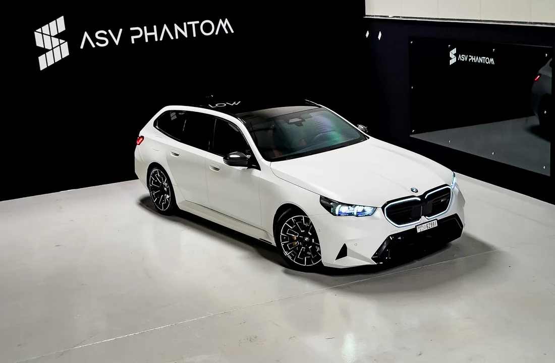 BMW M5 studio front view at ASV Phantom