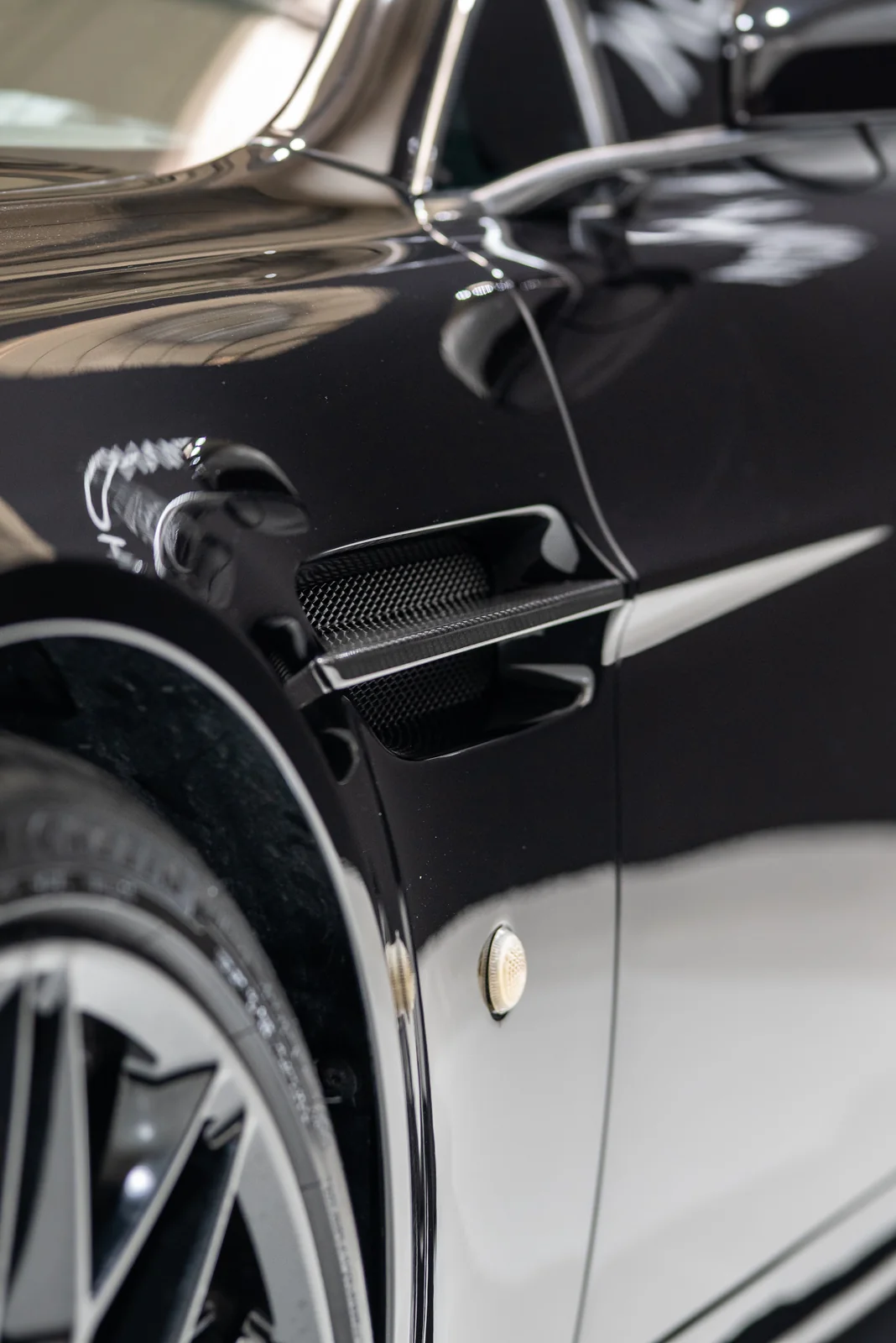 ASV Phantom panel reflection